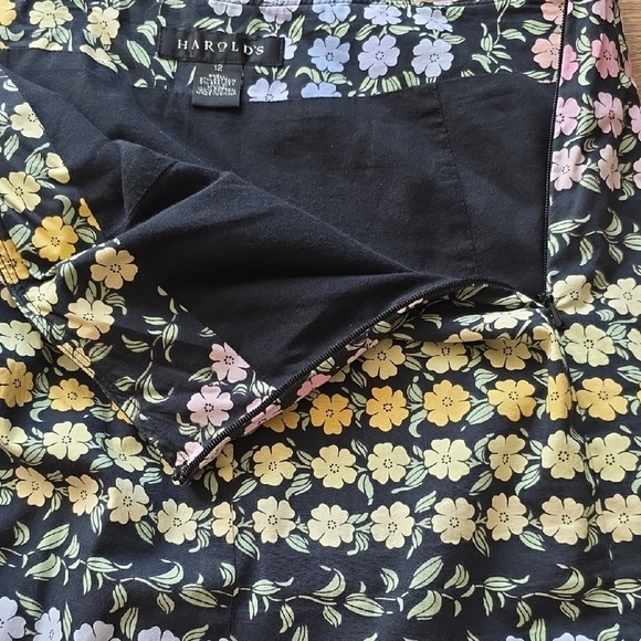 Harolds Fully Lined Floral Patterned Multi Colored Women's Skirt Size 12 - Picture 8 of 8